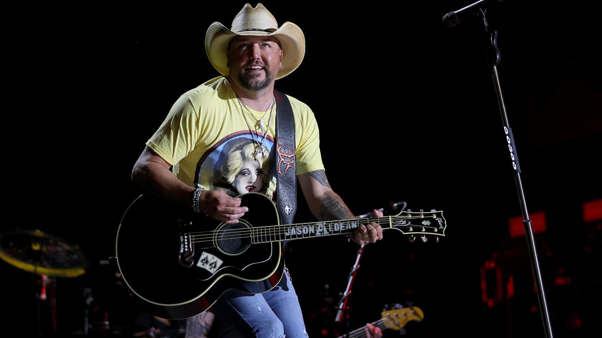 #Country star Jason Aldean suffers “heat exhaustion” on stage