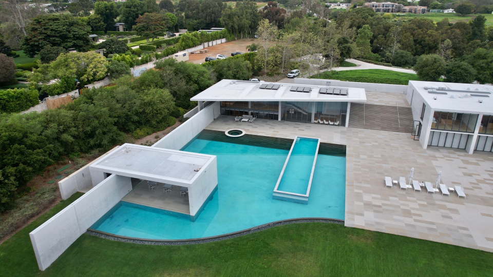 Beyonc&#xe9; and Jay-Z purchase $200 Malibu mansion. (Photo: Backgrid)