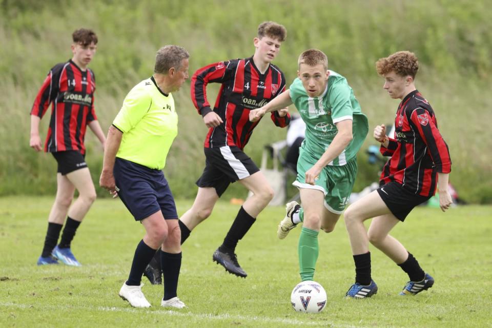 Bruce Lennox breaks past Lisnaskea players. <i>(Image: Donnie Phair)</i>