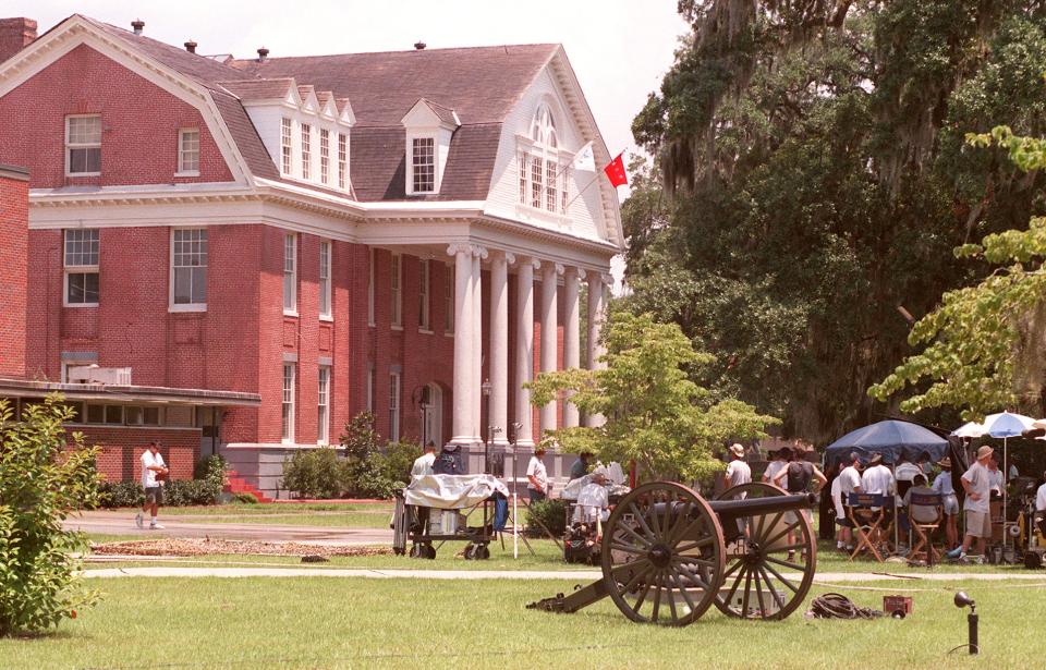 "The General's Daughter" films at Savannah State University's Hill Hall, which was painted to look like red bricks.