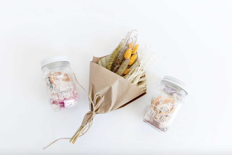 10) Sangria Cocktail Kits and Mini Dried Floral Bouquet