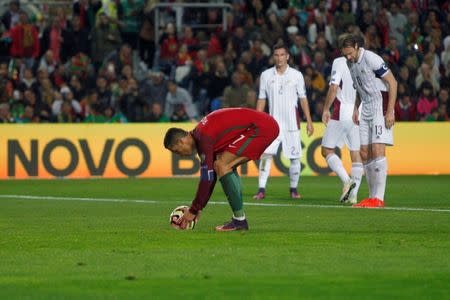 FILE PHOTO: Football Soccer - Portugal v Latvia - 2018 World Cup Qualifying European Zone - Group B - Algarve Stadium, Faro, Portugal - November 13, 2016. Portugal's Cristiano Ronaldo puts the ball on the penalty mark. REUTERS/Pedro Nunes/File Photo