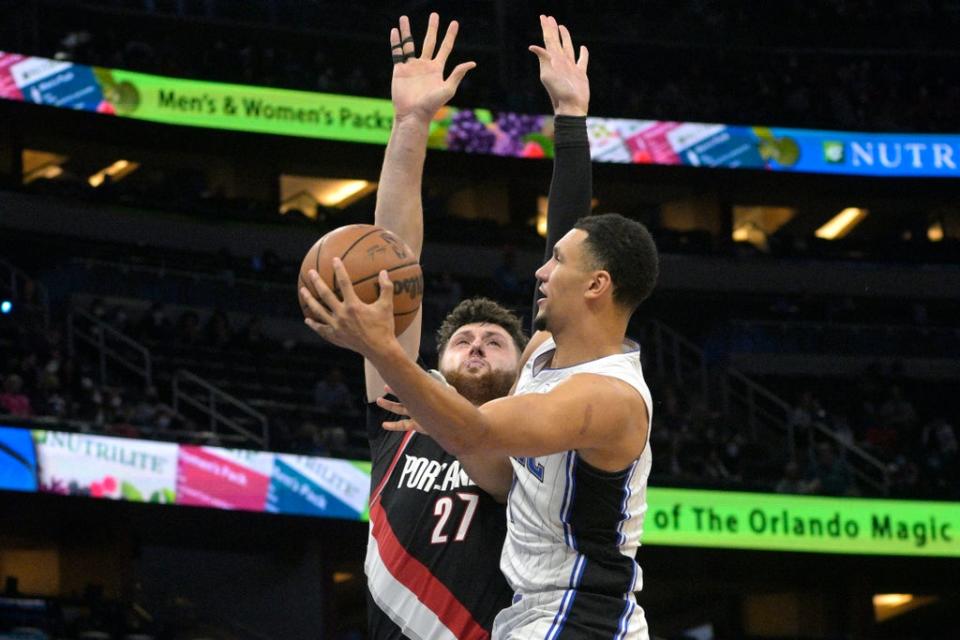 TRAIL BLAZERS-MAGIC (AP)