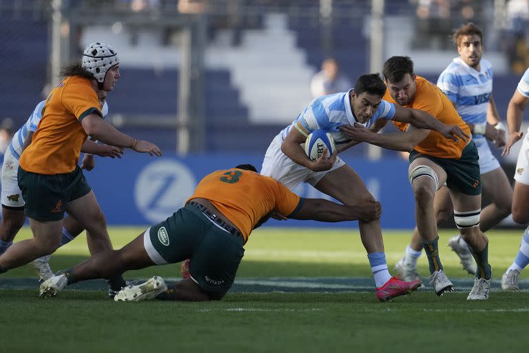 El crecimiento de Santiago Carreras y el regreso de Benjamín Urdapilleta, dos alternativas que dispone Michael Cheika para la posición de apertura