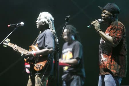 Ruben Koroma (R) with other members of Sierra Leone's Refugee All Stars perform during their concert in Gdynia, northern Poland July 25, 2014. REUTERS/Lukasz Glowala/Agencja Gazeta
