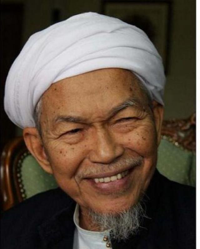 surco prometedor ordenar Umno practises “cosmetic” form of Islam, says Nik Aziz