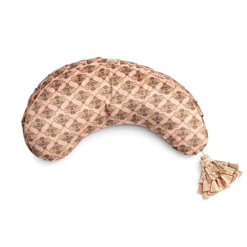 10) La Maman Wedge Nursing Pillow