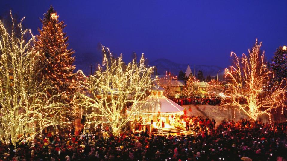 25) Leavenworth, Washington: Christmas Lighting Festival