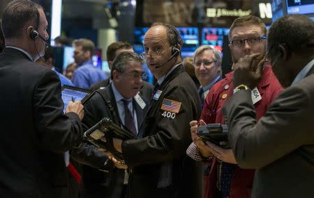 Traders work on the floor of the New York Stock Exchange November 14, 2014. REUTERS/Brendan McDermid