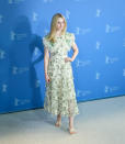 Elle Fanning verbreitete in einem zartgrünen Kleid mit Blumenmuster auf der "The Road Not taken"-Pressekonferenz Frühlingsstimmung. (Bild: Dominika Zarzycka/NurPhoto via Getty Images)