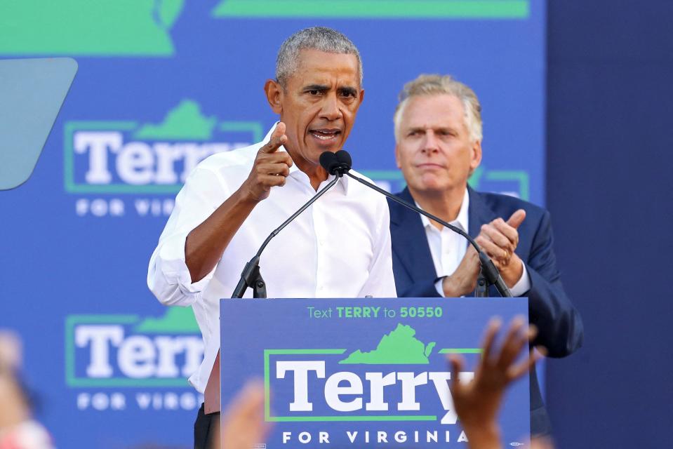 Former US President Barack Obama campaigns for Virginia Democratic gubernatorial candidate Terry McAuliffe (R rear) at a campaign rally in Richmond, Virginia, on October 23, 2021. (Photo by Ryan M. Kelly / AFP) (Photo by RYAN M. KELLY/AFP via Getty Images) ORG XMIT: 0 ORIG FILE ID: AFP_9QA9FZ.jpg