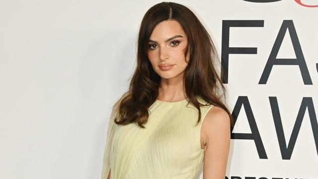 Emily Ratajkowski Is Here With Another Fire Naked Selfie - Yahoo Sports