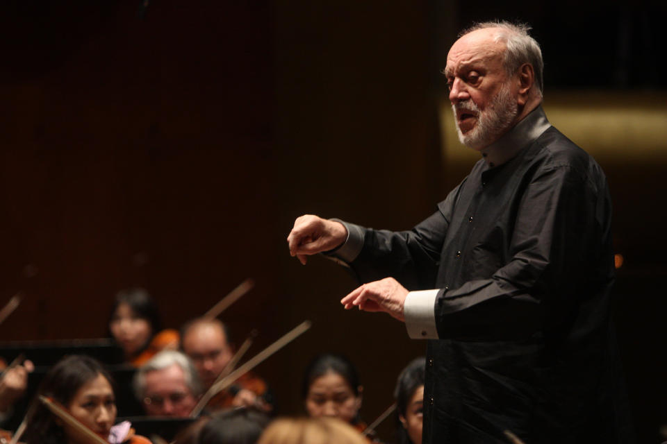 Kurt Masur leading the New York Philharmonic in Beethoven's
