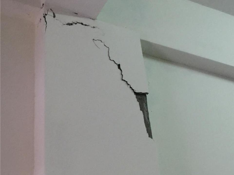 地震過後，民眾可以針對家中的大柱、大樑檢查，看看有沒有出現45度的裂縫。(戴雲發提供／王莫昀台北傳真)
