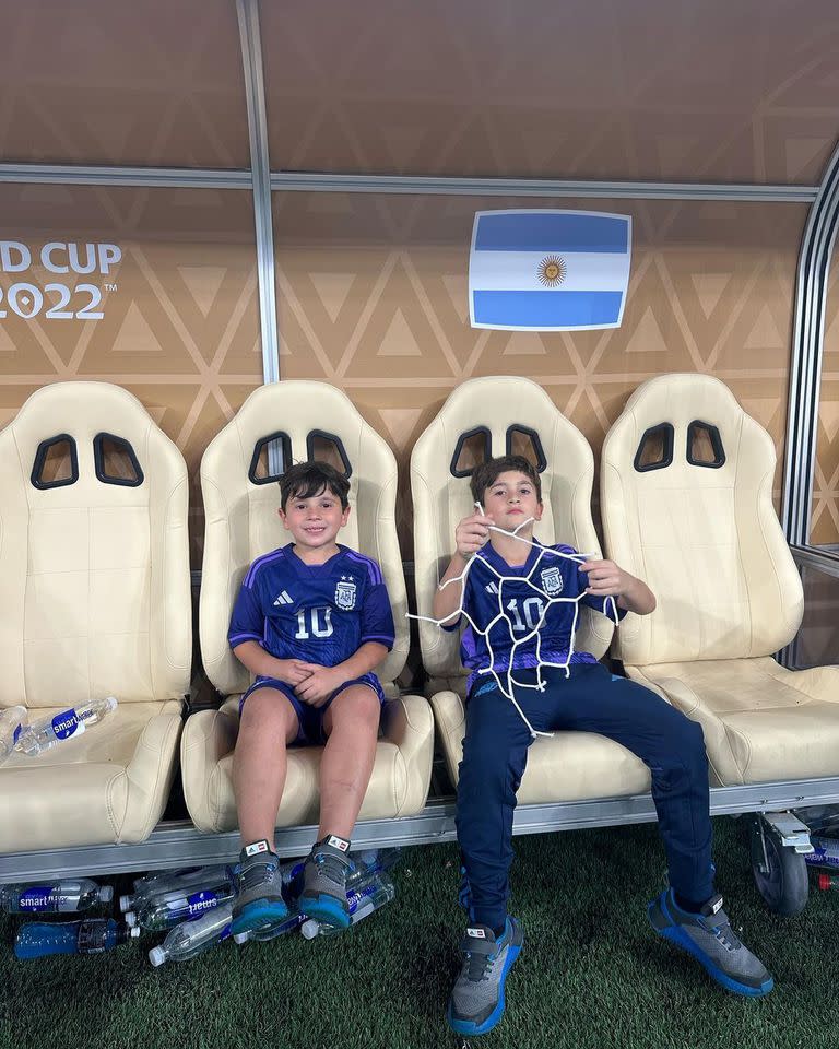 Thiago Messi se quedó con un trozo de la red del arco de la final del Mundial de Qatar 