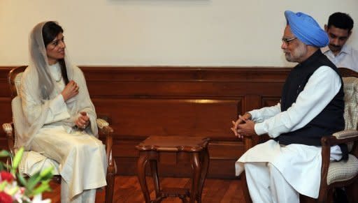 Pakistan Foreign Minister Hina Rabbani Khar (L) talks with Indian Prime Minister Manmohan Singh during a meeting in New Delhi. India and Pakistan's foreign ministers insisted relations were back on track Wednesday after peace talks that highlighted a "new era" of cooperation over the ruptures of the past