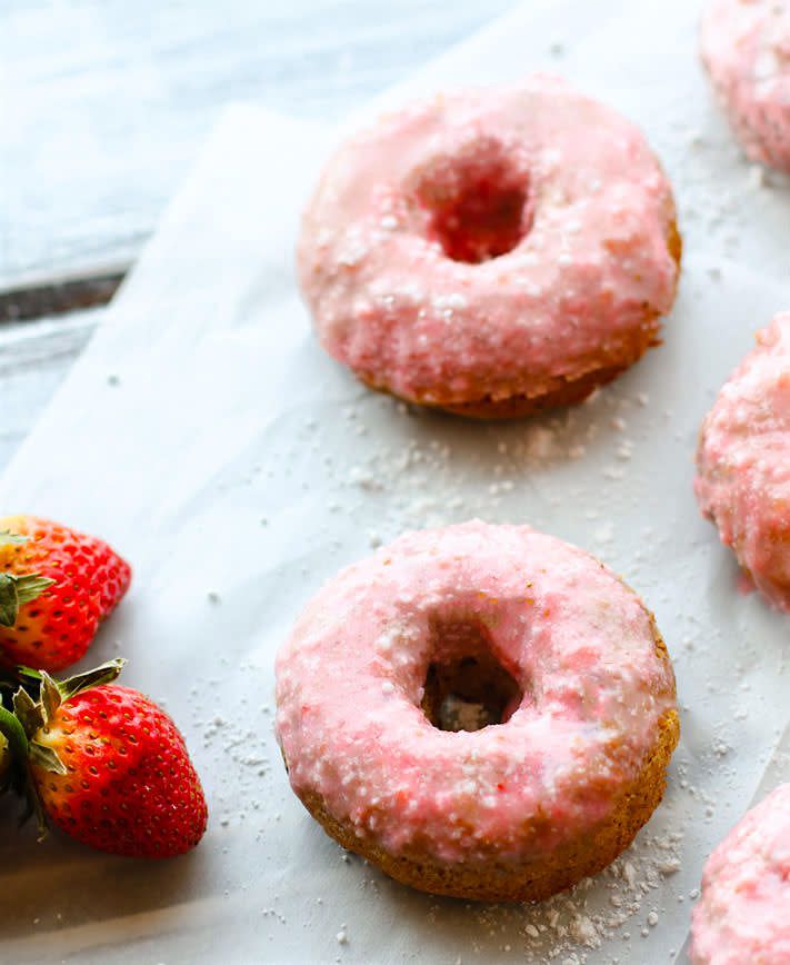 Strawberries n’ Cream Blender Baked Donuts