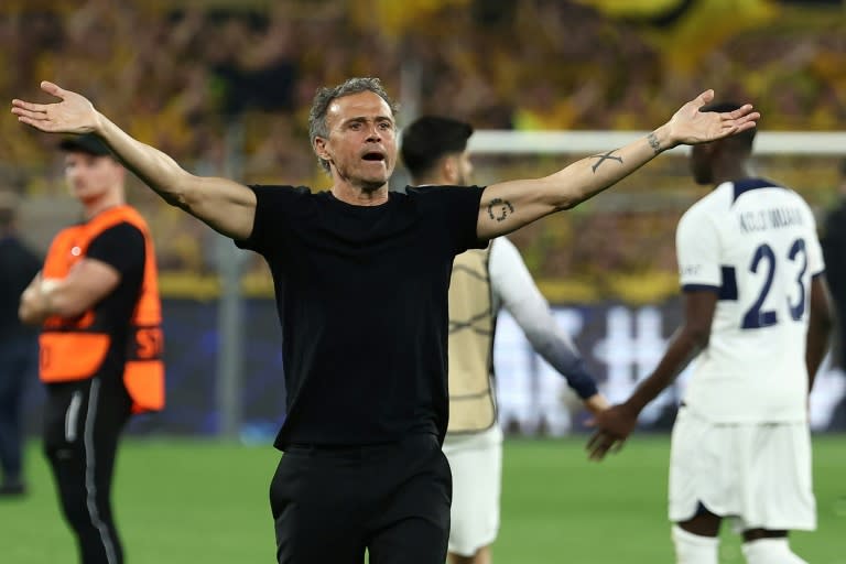 El entrenador español del París Saint-Germain Luis Enrique reacciona tras el partido de ida de semifinales de Liga de Campeones contra el Borussia Dortmund (derrota 1-0), el 1 de mayo de 2024 en Dortmund. (FRANCK FIFE)
