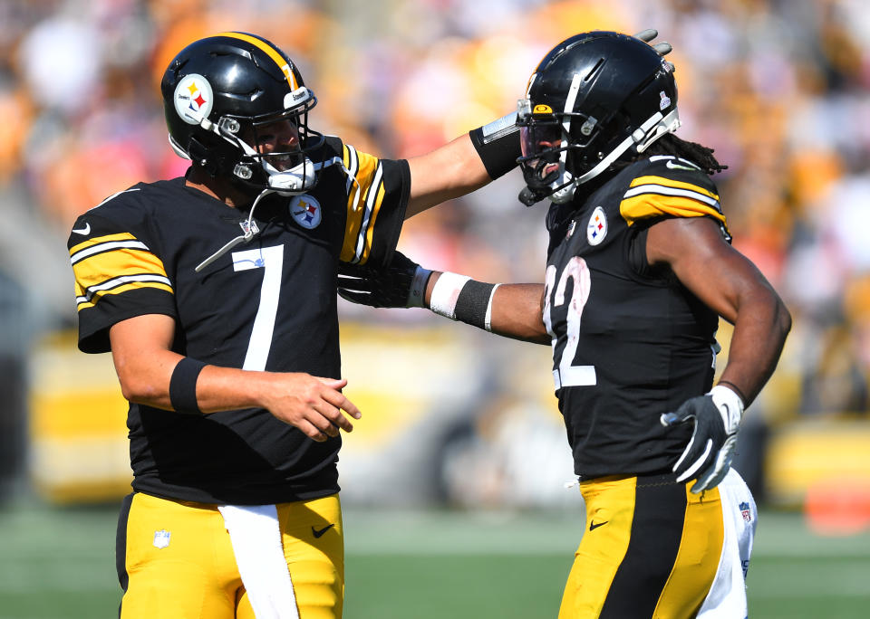 PITTSBURGH, PENNSYLVANIA - OCTOBER 10: Ben Roethlisberger #7 and Najee Harris #22 of the Pittsburgh Steelers celebrate a touchdown against the Denver Broncos during the second quarter at Heinz Field on October 10, 2021 in Pittsburgh, Pennsylvania. (Photo by Joe Sargent/Getty Images)