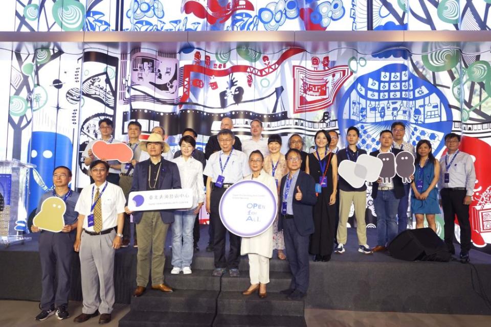 台北市長柯文哲七日說，他感謝所有對北藝中心付出心力的人，讓北藝擁抱這座城市，也讓北市擁抱這座建築，為台北帶來更多能量與想像。（北市府提供）