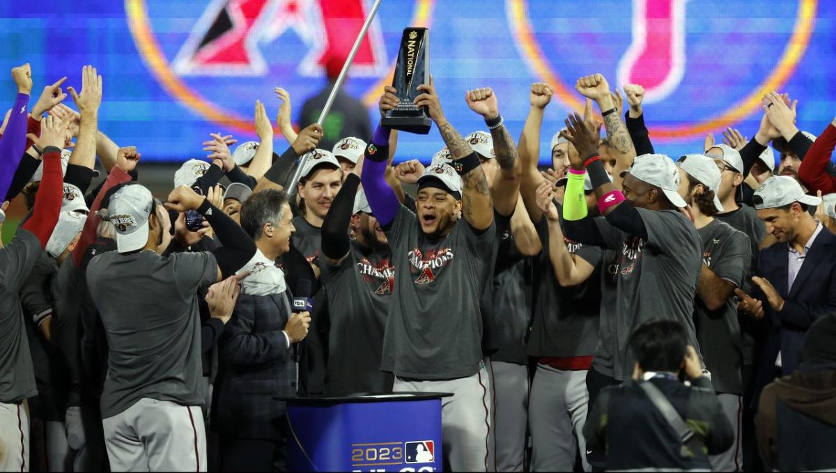 D-backs fans celebrate NLCS Game 4 win