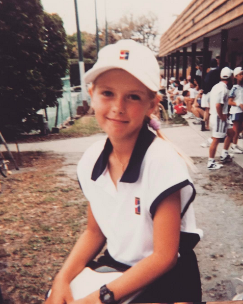 Früh übt sich. Wie die meisten ihrer Profi-Kolleginnen stand auch Maria Sharapova schon von Kindesbeinen an auf dem Tennisplatz… (Bild: Instagram.com/Maria Sharapova)