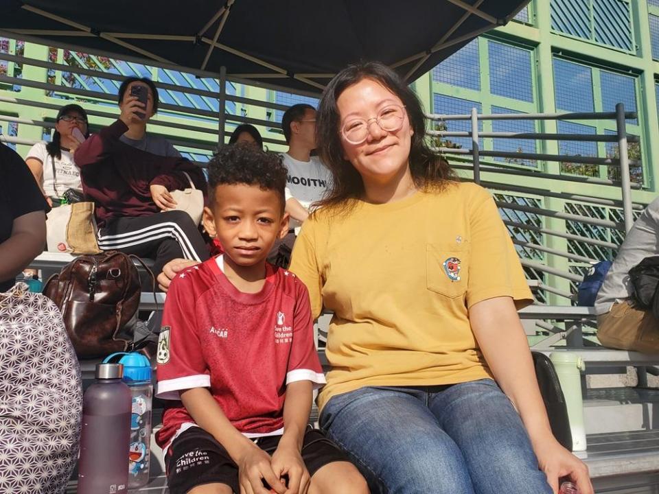 香港媽媽Laura希望六歲的中非混血兒兒子智愷透過這足球課學習如何溝通和建立自己的友誼圈。