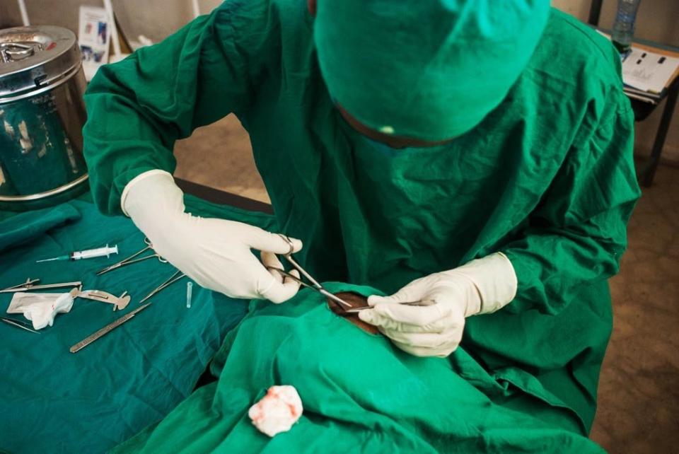 Ewnetu Melesse, an ophthalmic nurse, performs sight-saving eyelid surgery on Bugune, carefully removing the ingrowing eyelashes caused by trachiasis, the advanced form of trachoma. (Photo: Tom Gardner)