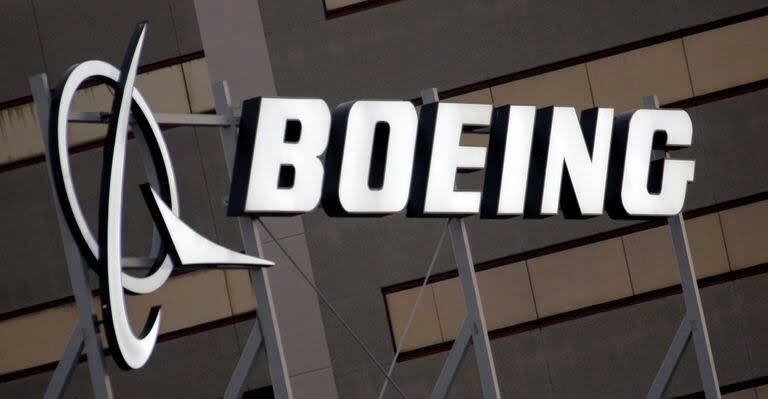 El logo de Boeing en una propiedad en El Segundo, California, el 25 de enero de 2011. (Foto AP/Reed Saxon)