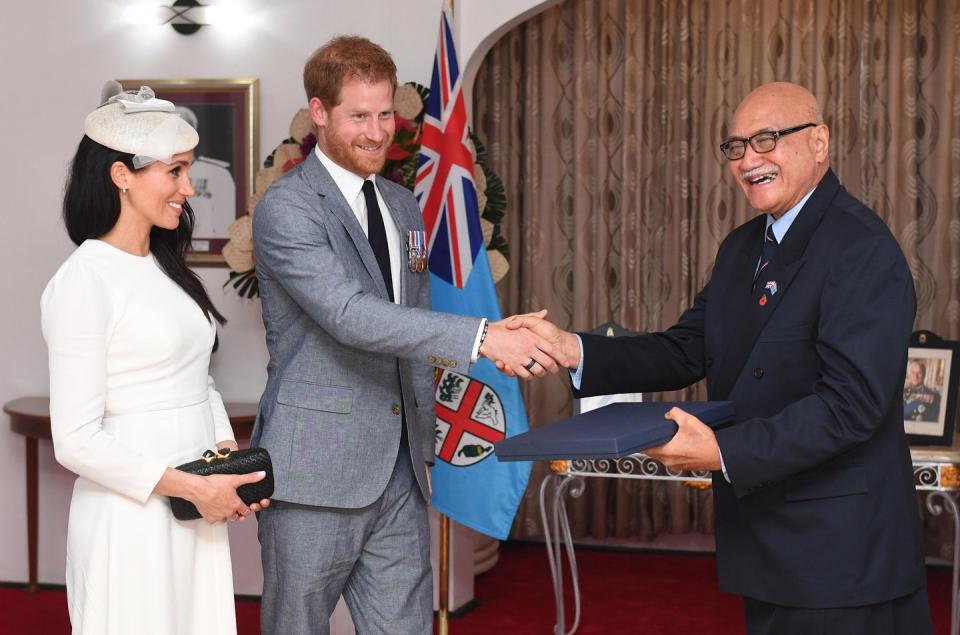 <p>Harry and Meghan present a gift to the President of Fiji Jioji Konrote. The couple met with the President soon after arriving in Suva.</p>