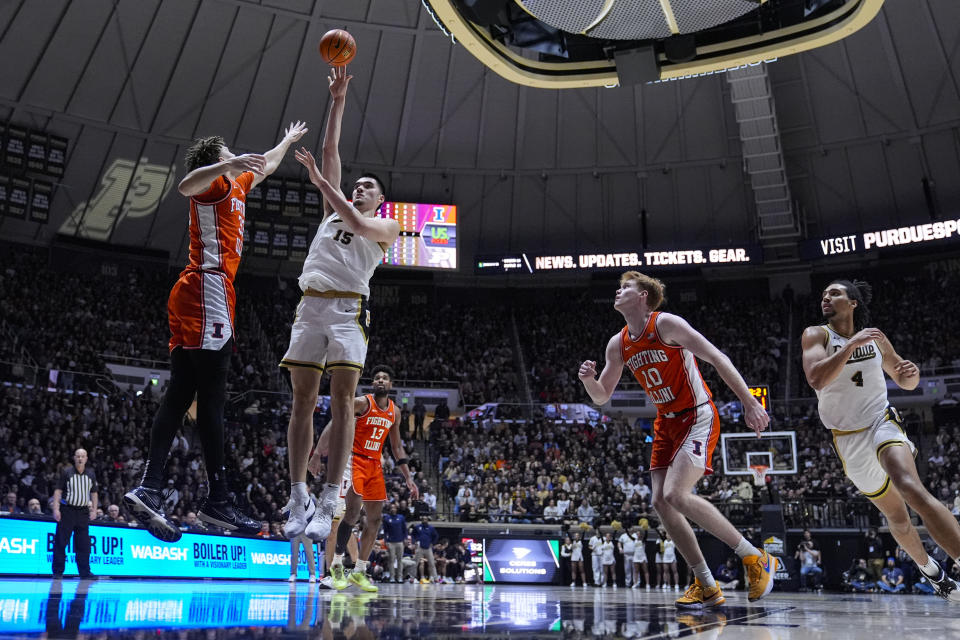 Purdue center Zach Edey (15) shoots over Illinois forward Coleman Hawkins (33) during the second half of an NCAA college basketball game in West Lafayette, Ind., Friday, Jan. 5, 2024. Purdue defeated Illinois 83-78. (AP Photo/Michael Conroy)