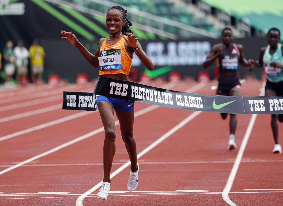 Kenya's Beatrice Chebet sets world record in 10,000 meters Yahoo Sports