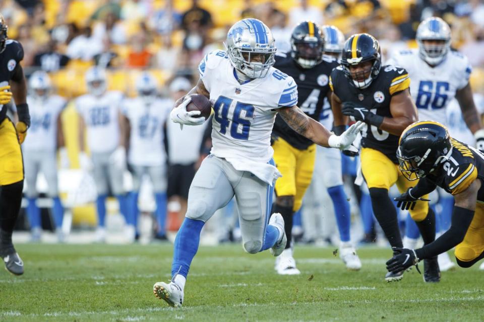 Detroit Lions running back Craig Reynolds rushes.