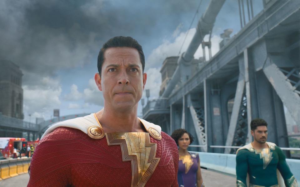 Fiel dem Rotstift bei DC (noch) nicht zum Opfer: Zachary Levi kehrt als Superheld Shazam auf die Leinwand zurück. (Bild: 2023 Warner Bros. Entertainment Inc. All Rights Reserved. Courtesy of Warner Bros. Pictures)