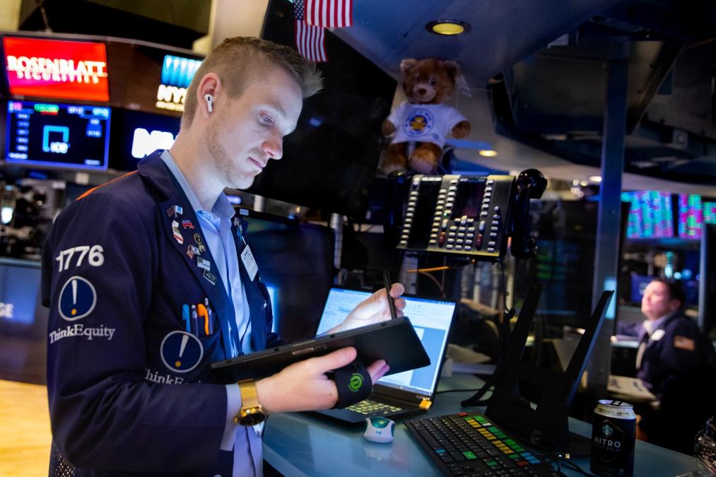 Stock futures fall amid Russia-Ukraine conflict, investors await jobs data