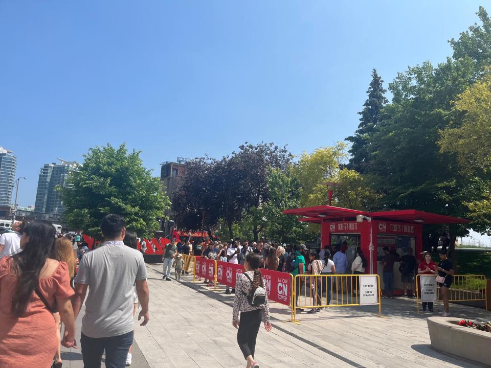 line for tours of CN tower in toronto