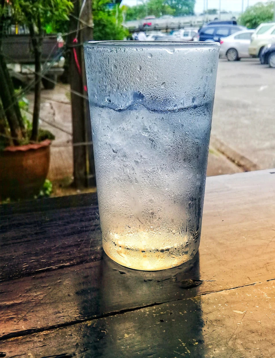 A glass with ice water.