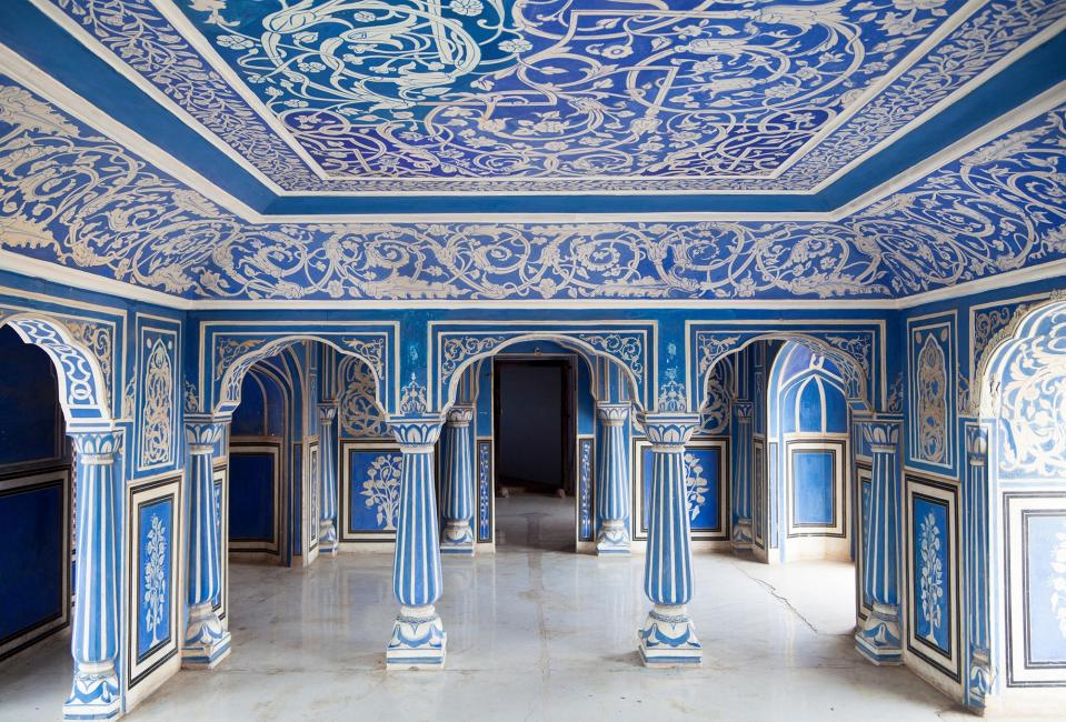 If you’ve ever dreamed of waking up in a Wes Anderson movie, stay at Suján Rajmahal Palace Hotel.