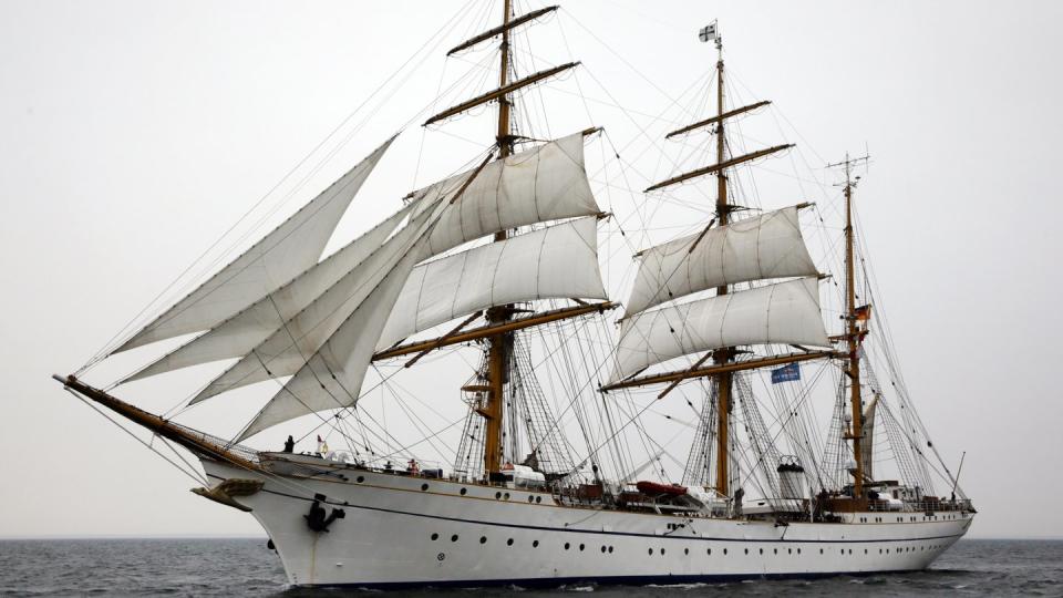 Die «Gorch Fock» wird seit Anfang 2016 von der Elsflether Werft saniert. Foto: Bernd Wüstneck