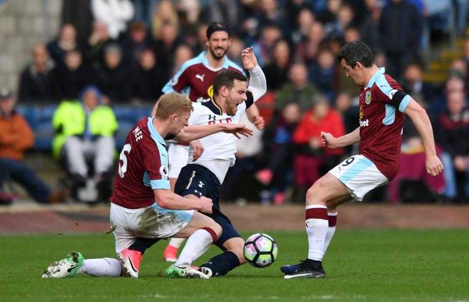 Tottenham’s Vincent Janssen in action with Burnley’s Ben Mee and Joey Barton (R)