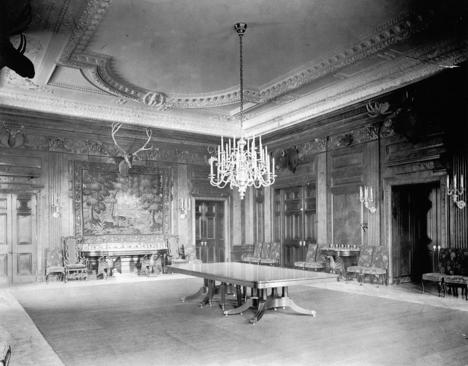 This photograph of the State Dining Room was taken in 1903 during the Theodore Roosevelt administration. In 1902 President Roosevelt spearheaded a large renovation of the White House.