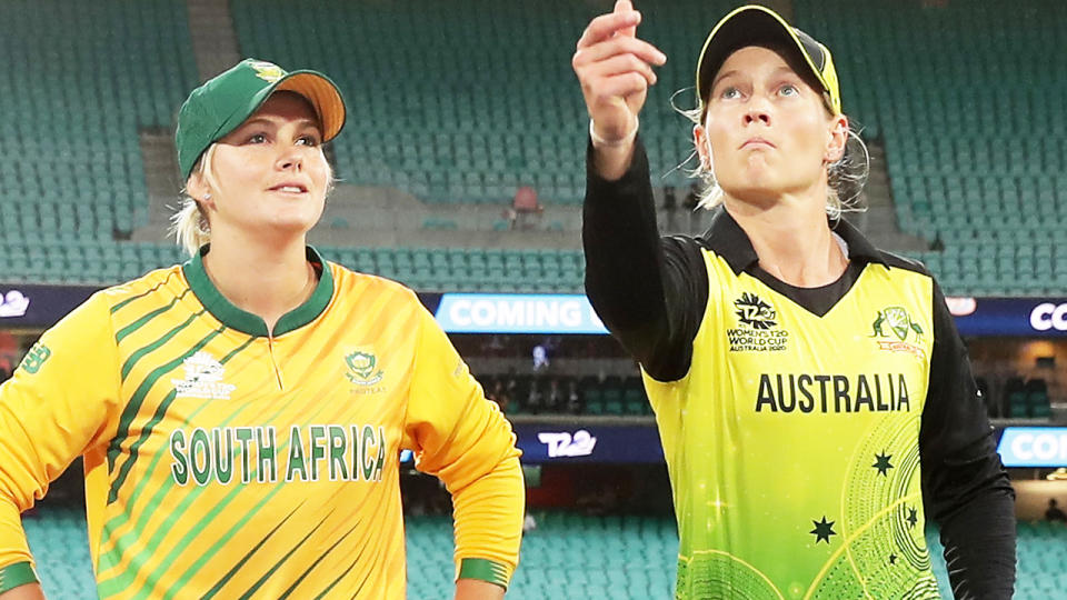 Dane Van Niekerk, pictured here alongside Meg Lanning at the women's T20 Cricket World Cup in 2020.