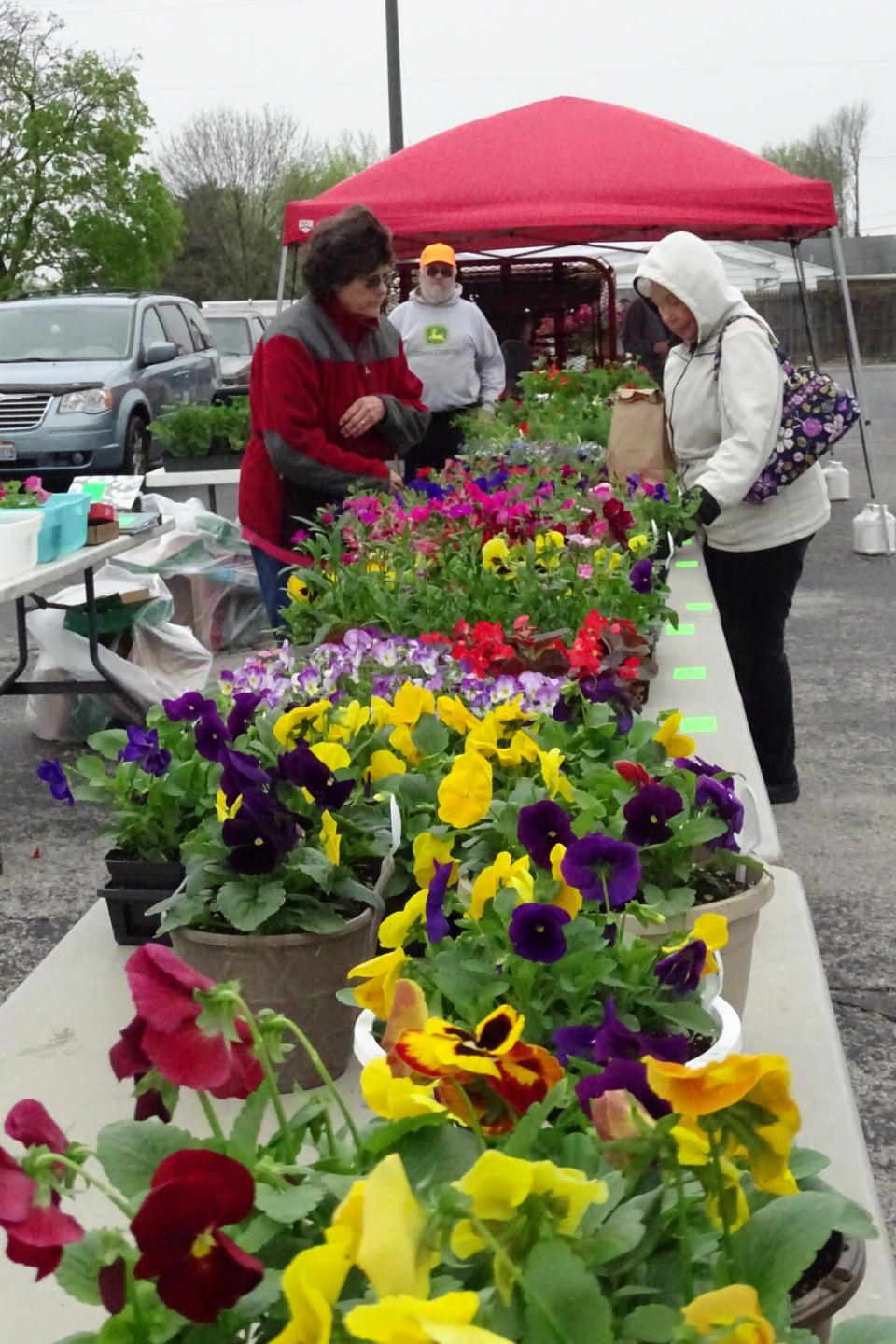 Becky and John Witter, left, help Joyce Hahn select plants at a Bucyrus Farmer's Market in 2019. The market takes place rain or shine from 8:30 a.m.-noon Saturdays through Oct. 26. (TELEGRAPH-FORUM FILE PHOTO)