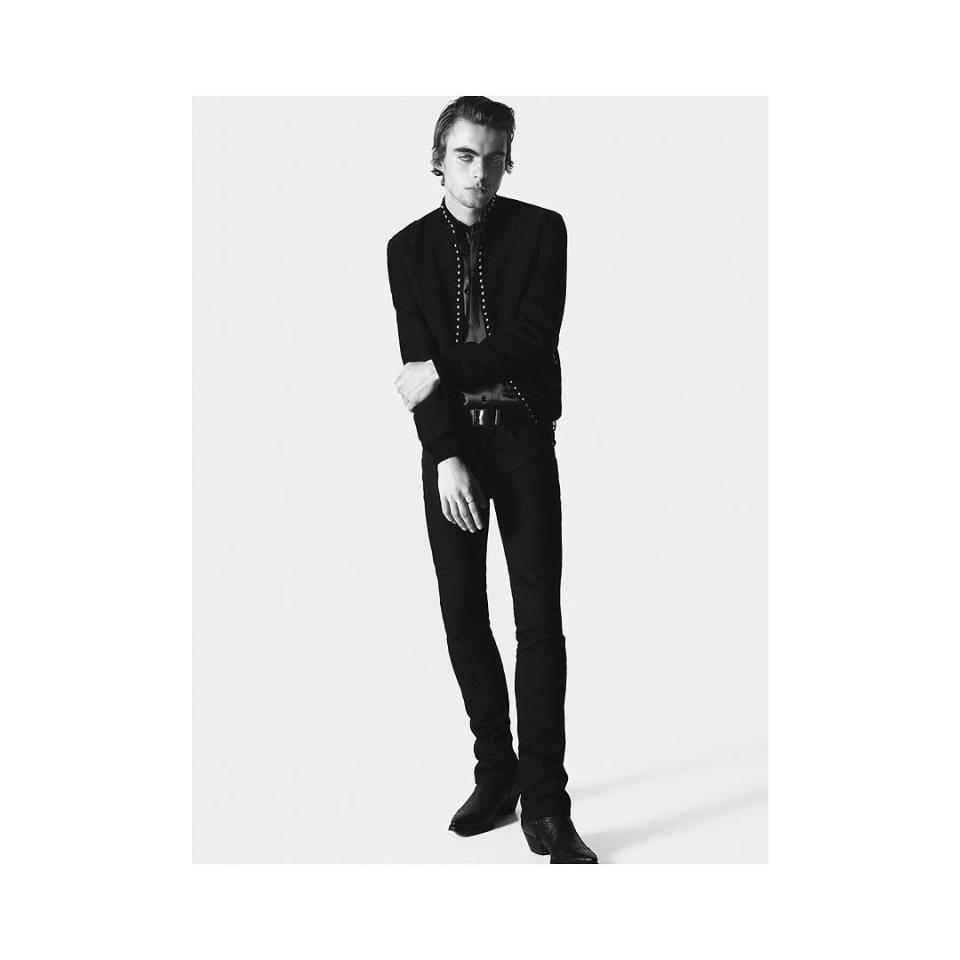 <p>Le jeune homme a également pris part à une vidéo filmée par le photographe de mode David Sims. Crédit photo : Instagram ysl </p>