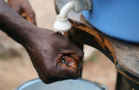 A Congolese man washes his hands as a preventive measure against Ebola in Mbandaka, Democratic Republic of Congo May 19, 2018. REUTERS/Kenny Katombe