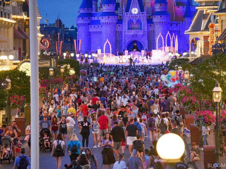 disney world packed coronavirus final show