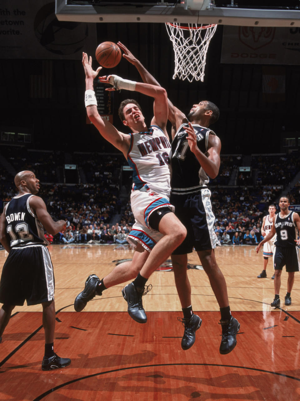 San Antonio Spurs legend Tim Duncan retires after 19 seasons