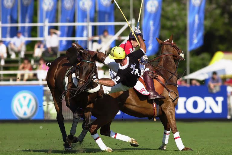 Físicamente grandote para este deporte, el número 3 de Indios Chapaleufú II tuvo muchas como ésta: cicatrices, puntos de sutura y operaciones no le faltan; una vez un tacazo le hizo un agujero en la boca, lo cosieron en una clínica y Milo volvió al partido.