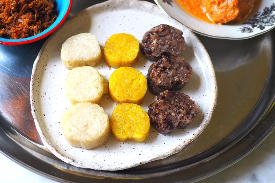 Get a variety of flavours (from left to right) with the 'lemang pulut biasa', 'pulut kuning' and 'pulut hitam'.