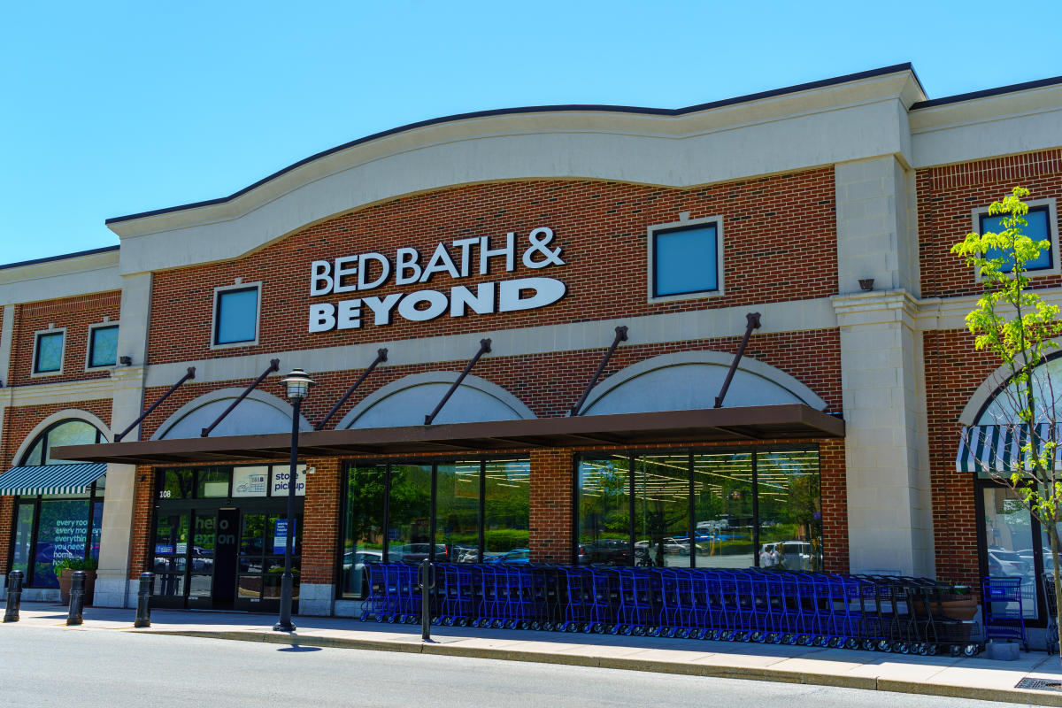 Bed Bath & Beyond is back with free shipping and solid discounts.